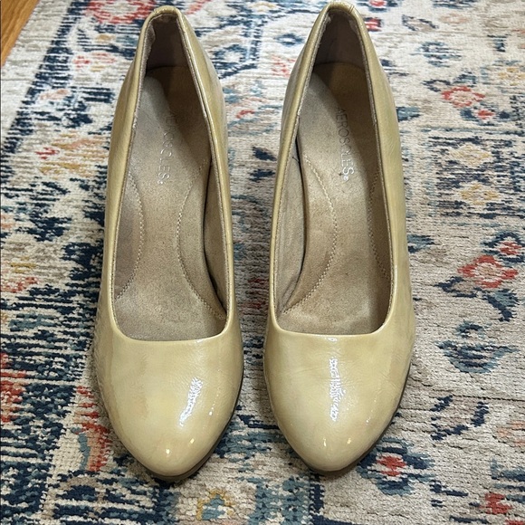 NWOT Aerosoles Leather Beige Heels size 11 - Picture 1 of 8